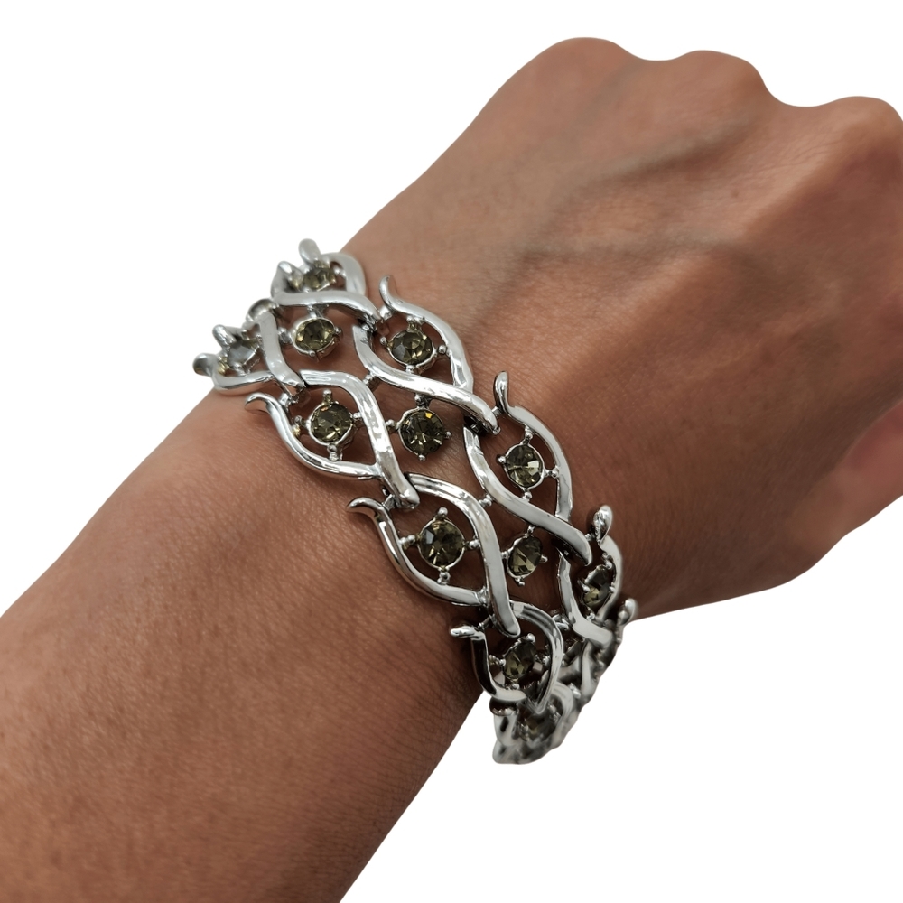 Vintage bracelet Rhinestone. Length 7.5 inches